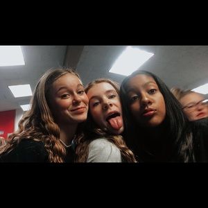 Meet your Posher, Lauren